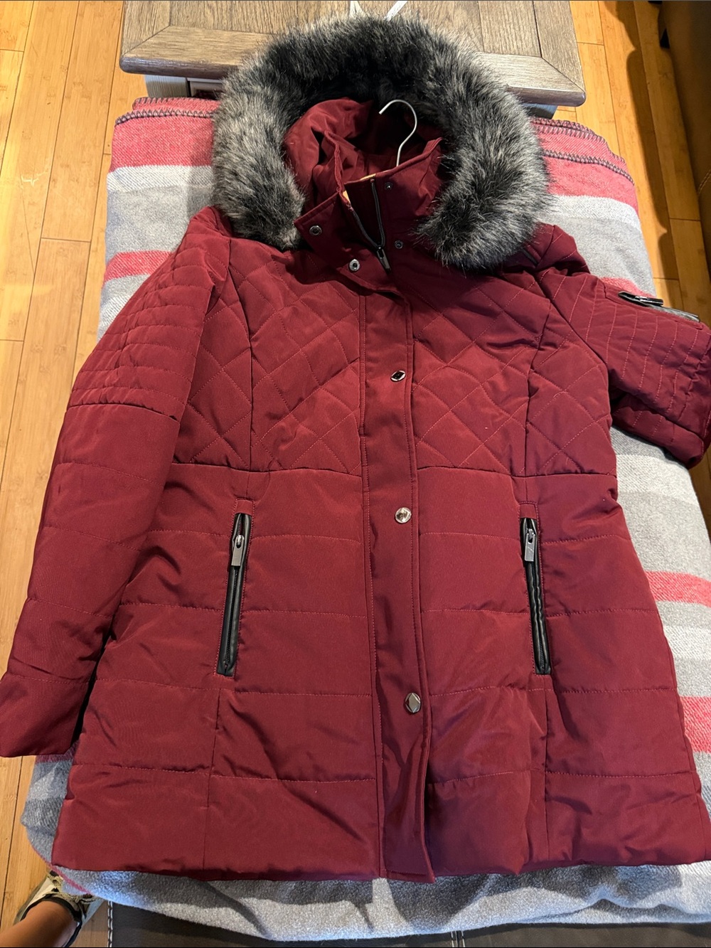 Women's Quilted Hooded Puffer Coat in Burgundy with Faux-Fur Trim